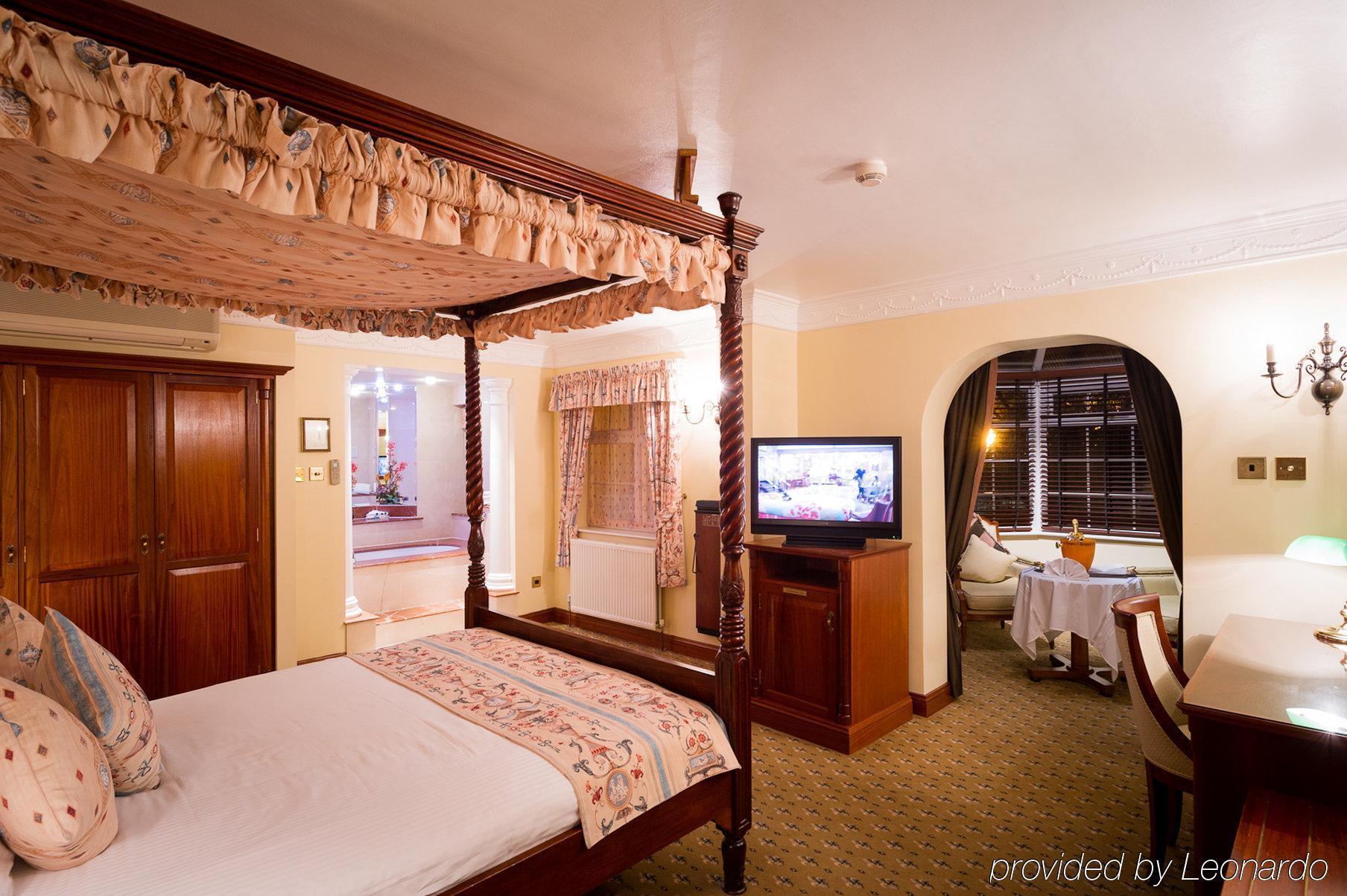 The Royal Chace Hotel Enfield Zimmer foto